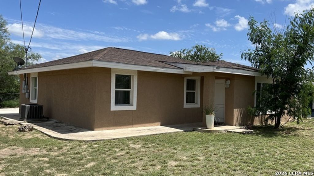1305 N 1st, Carrizo Springs