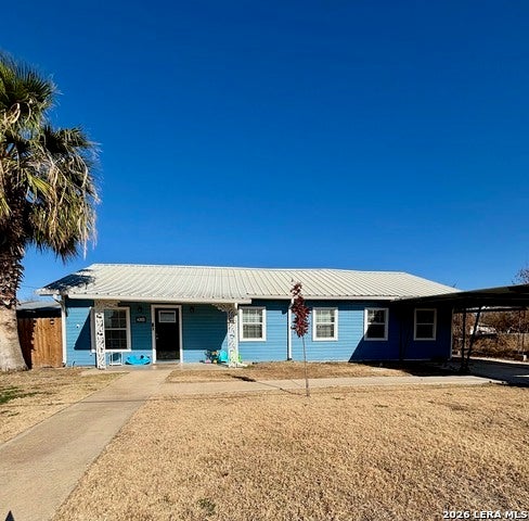 211 E Maverick, Crystal City