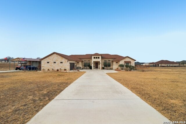 311 Abrego Lake, Floresville