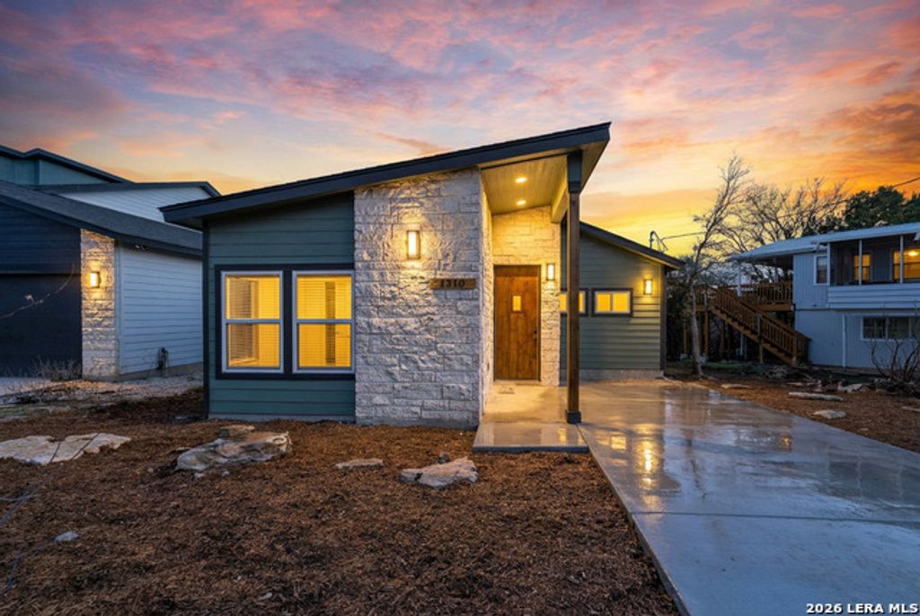 1310 Mountain Top, Canyon Lake