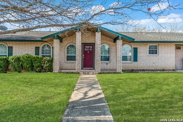 220 Blue Bonnet, Floresville