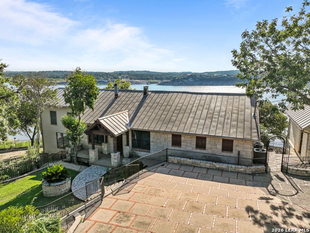 481 Private Road 2610, Mico