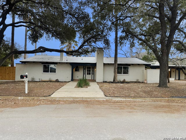 1228 E San Marcos St, Pearsall