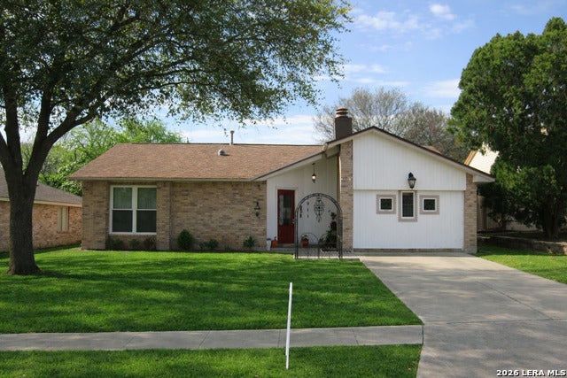 7911 Forest Cabin, Live Oak