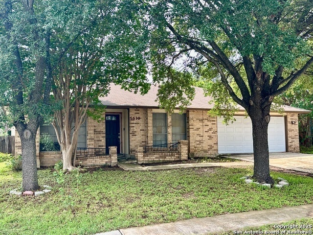 5619 Wood Walk, San Antonio