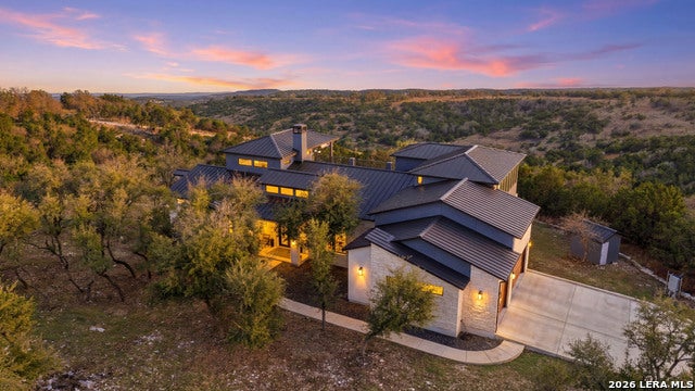 2587 Falling Oak, Blanco