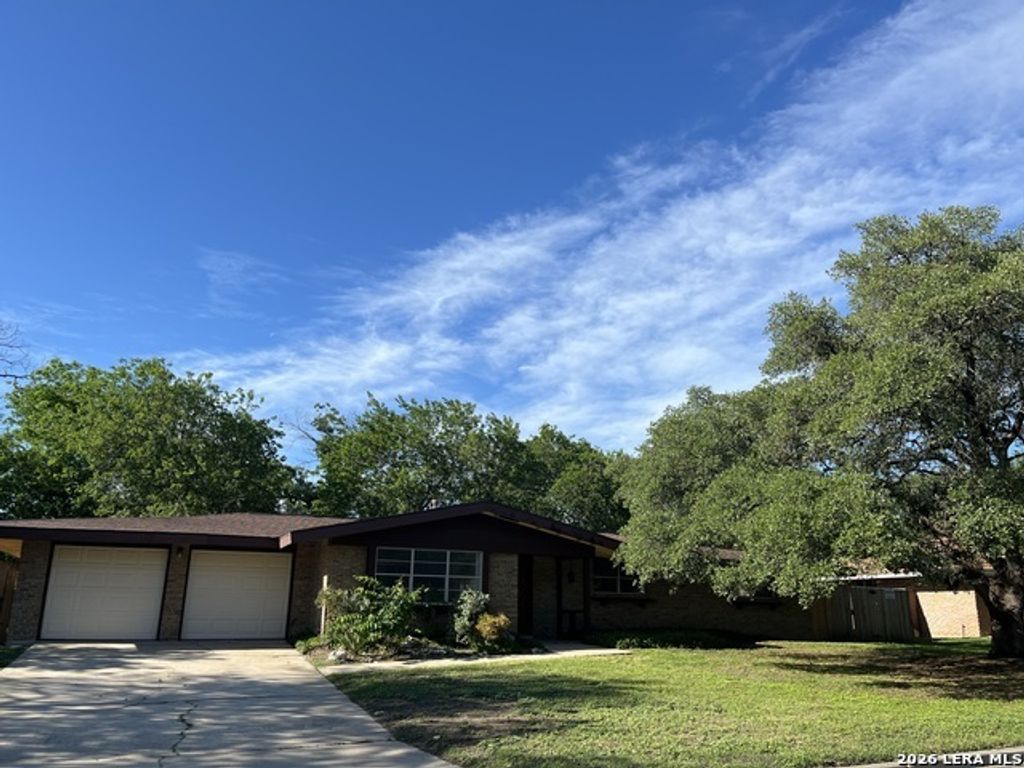 425 Driftwind, Windcrest