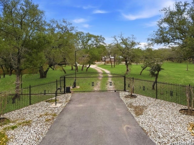 561 County Road 785, Natalia