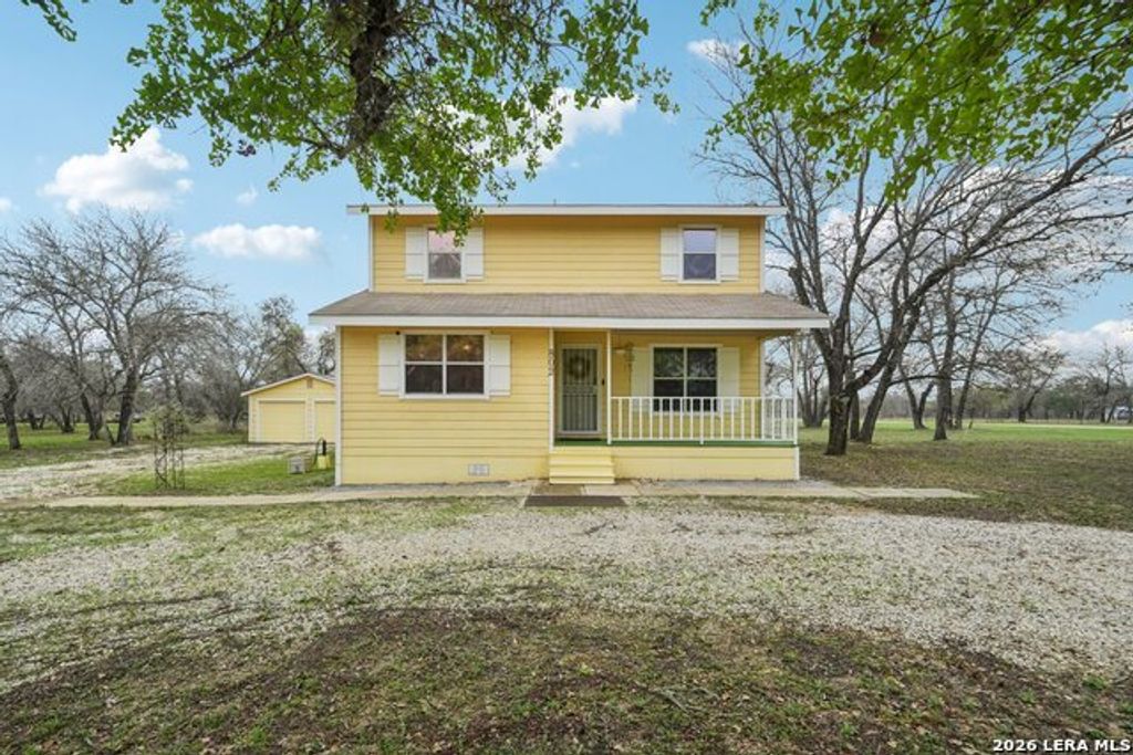 802 Eagle Creek, Floresville
