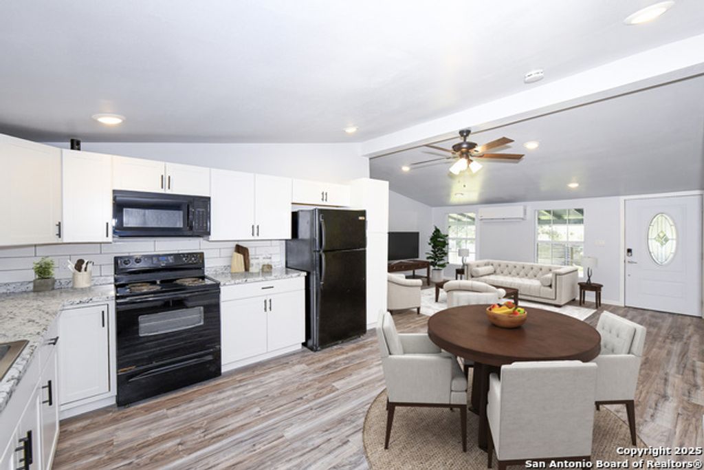 600 Dawnridge Drive, Poteet