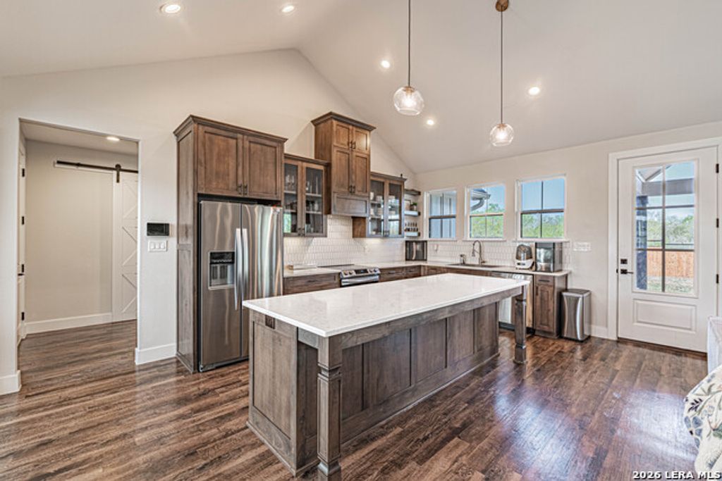 112 W Magnolia, La Vernia