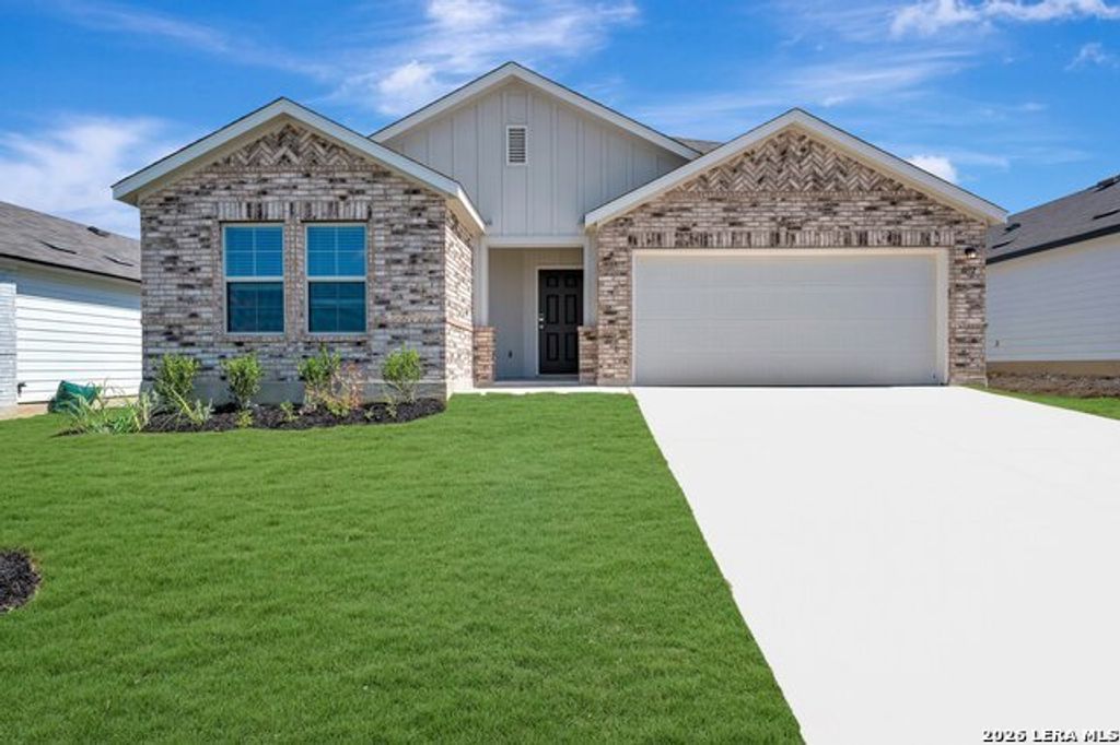 1032 Amber Lake, Seguin
