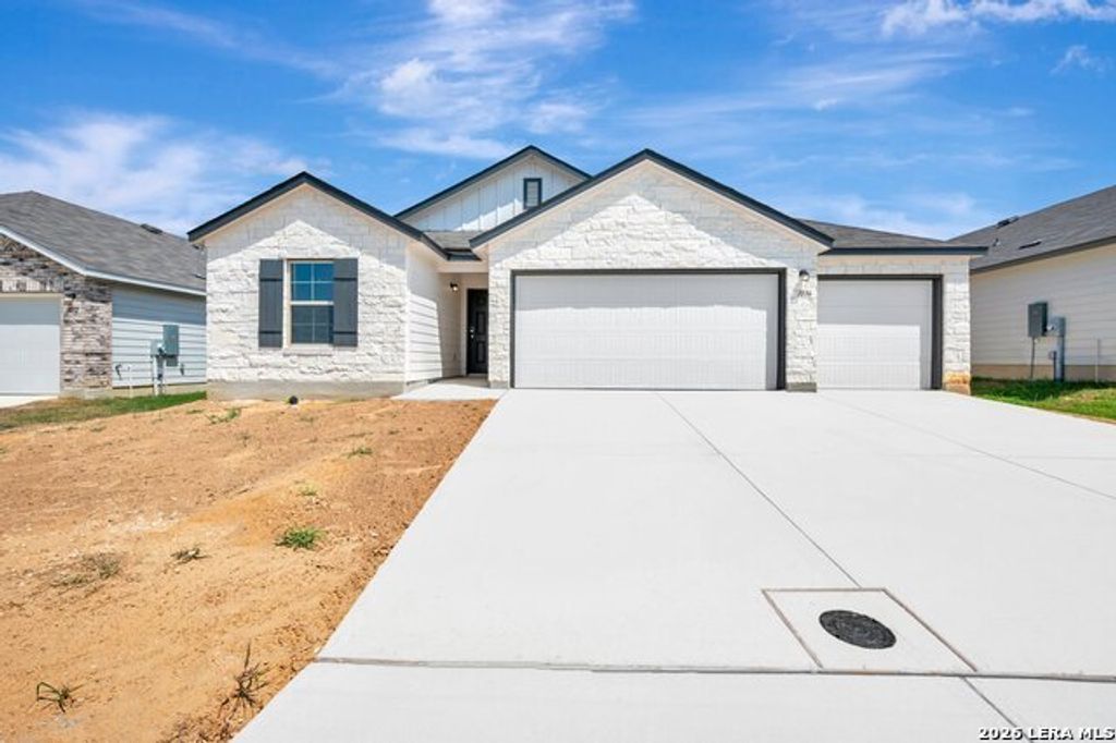 1036 Amber Lake, Seguin