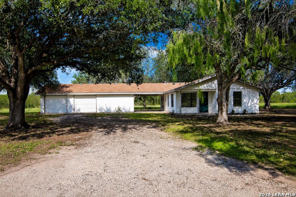 202 Ranch Rd, Mathis