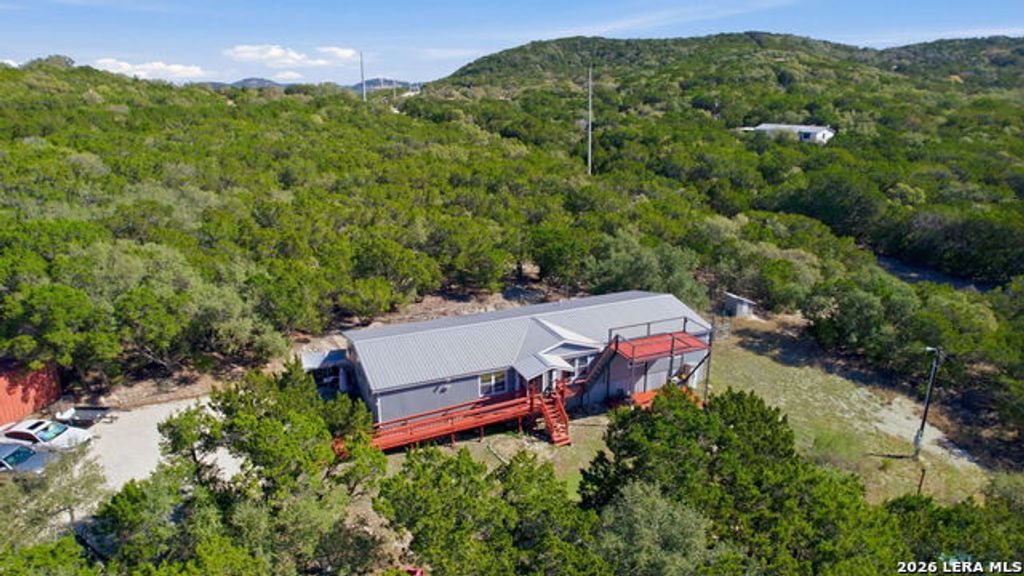 197 Lake View Dr, Lakehills