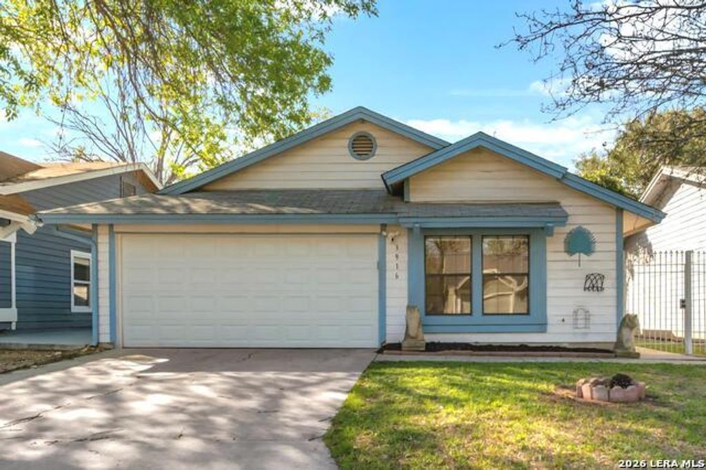 3916 Chimney Springs, San Antonio