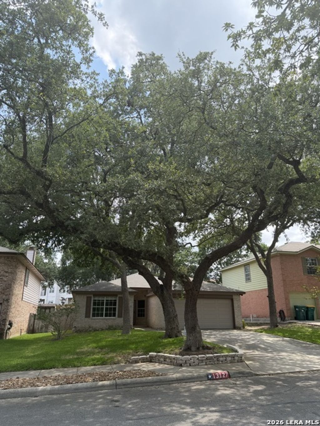 13127 Almond Bend, Universal City