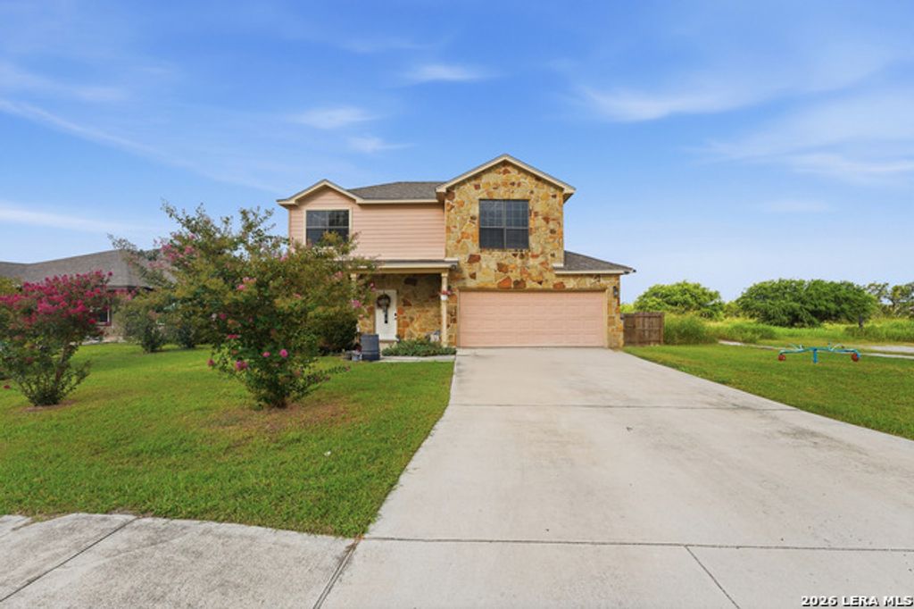 524 Indian Crossing, Jourdanton
