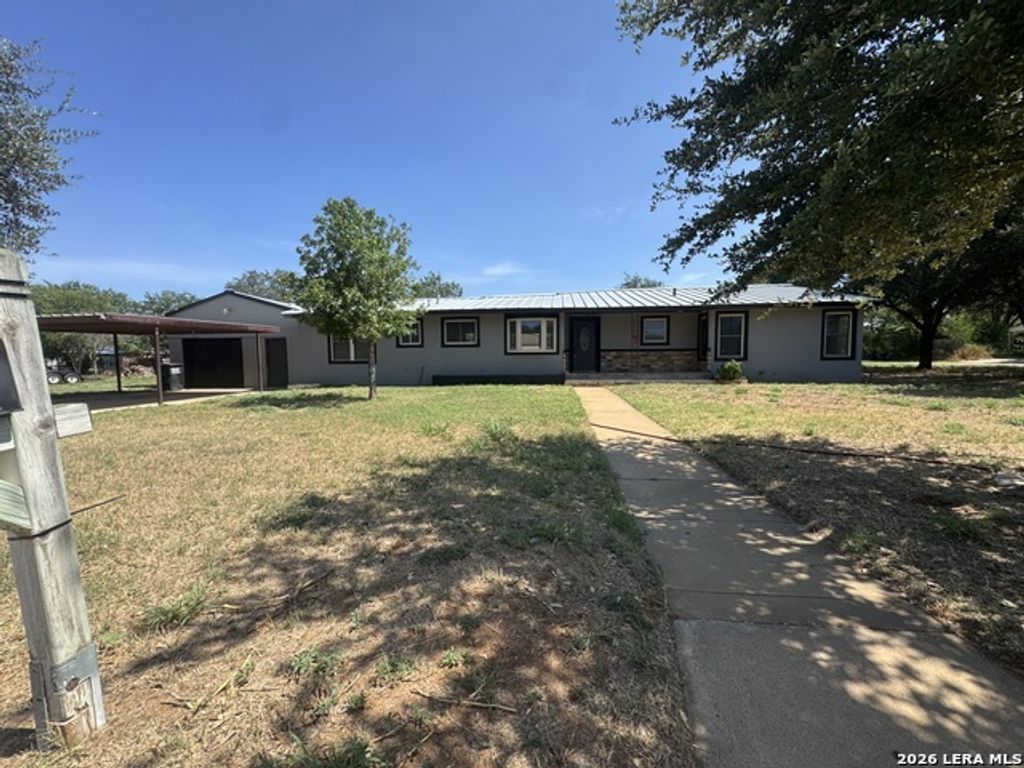 719 E Taft, Pearsall