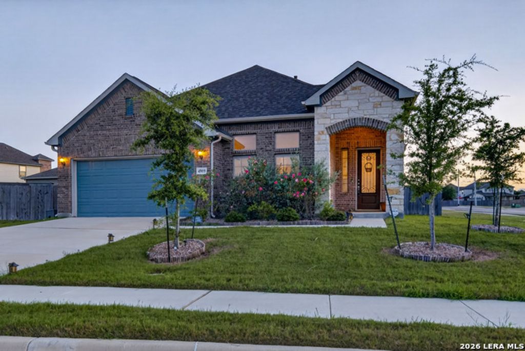 4919 Village Park, Schertz