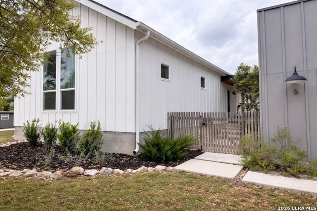 5 Cripple Creek Court, Wimberley