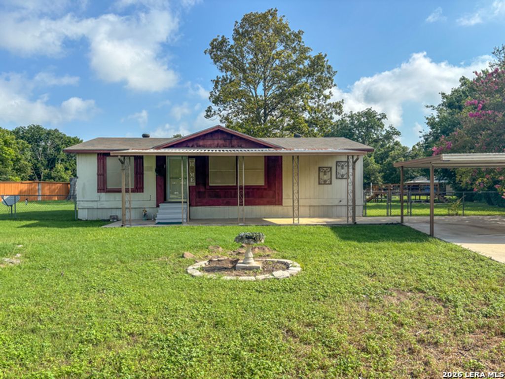 430 Pecan Dr Sw, McQueeney