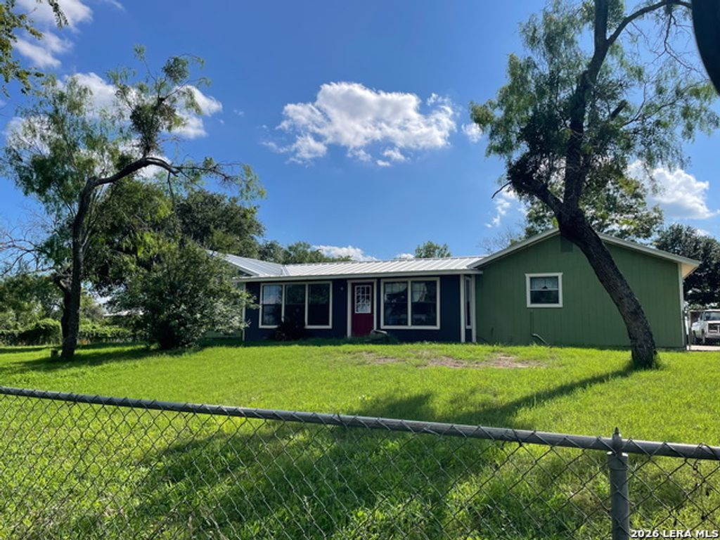 2126 Church Rd, Seguin