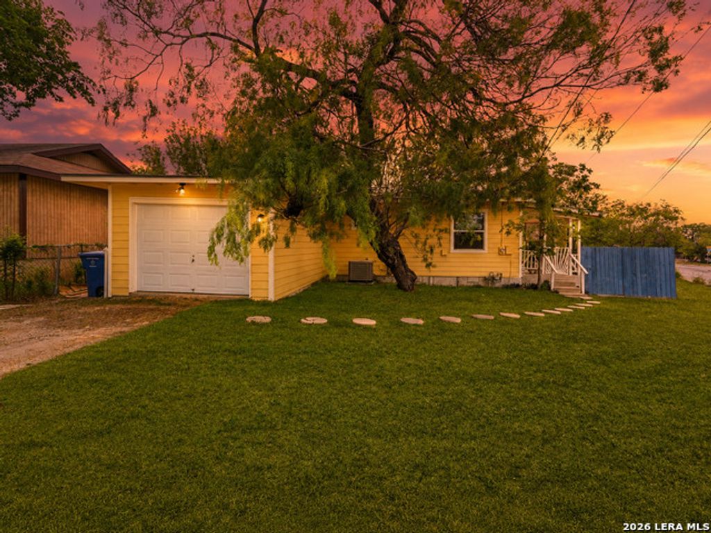 12702 Middle Lane, San Antonio