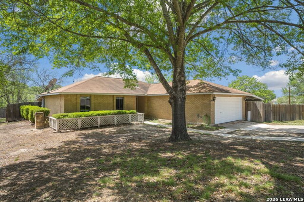 5017 Cherry Tree, Schertz