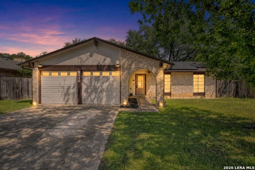 12027 Wilderness Trail, Live Oak