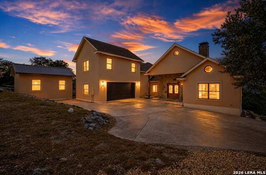 1076 Saddleback Ridge Trl, Bandera