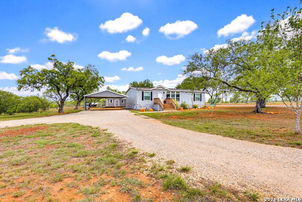 126 County Road 157, Floresville
