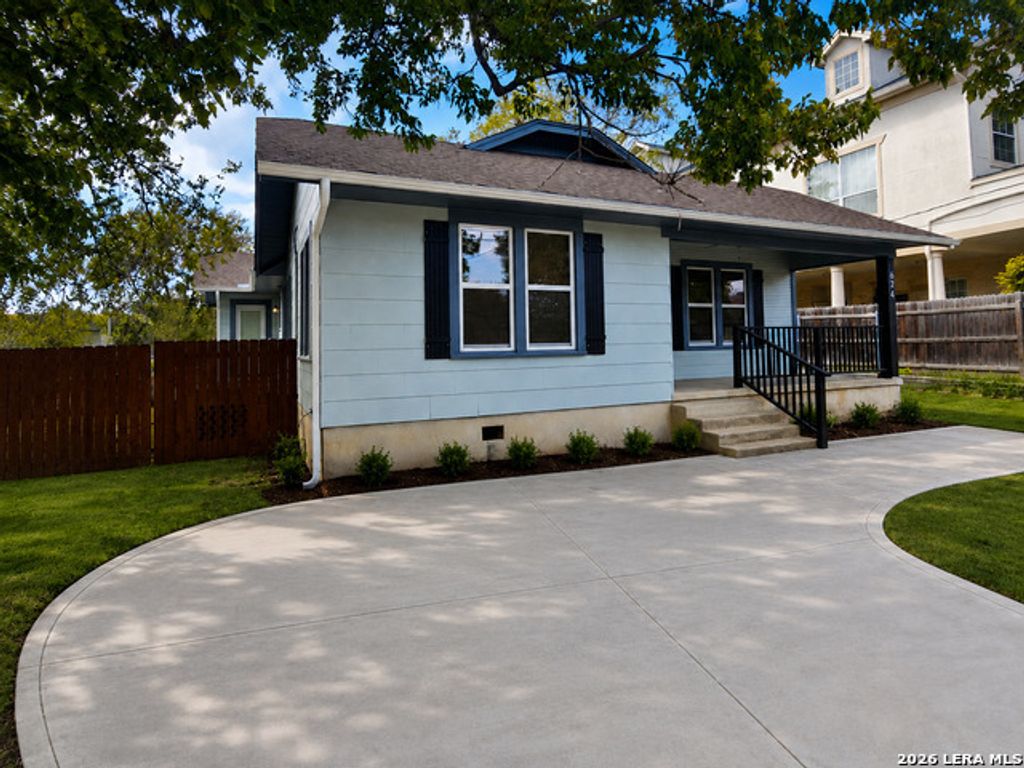 624 S Austin St, Seguin
