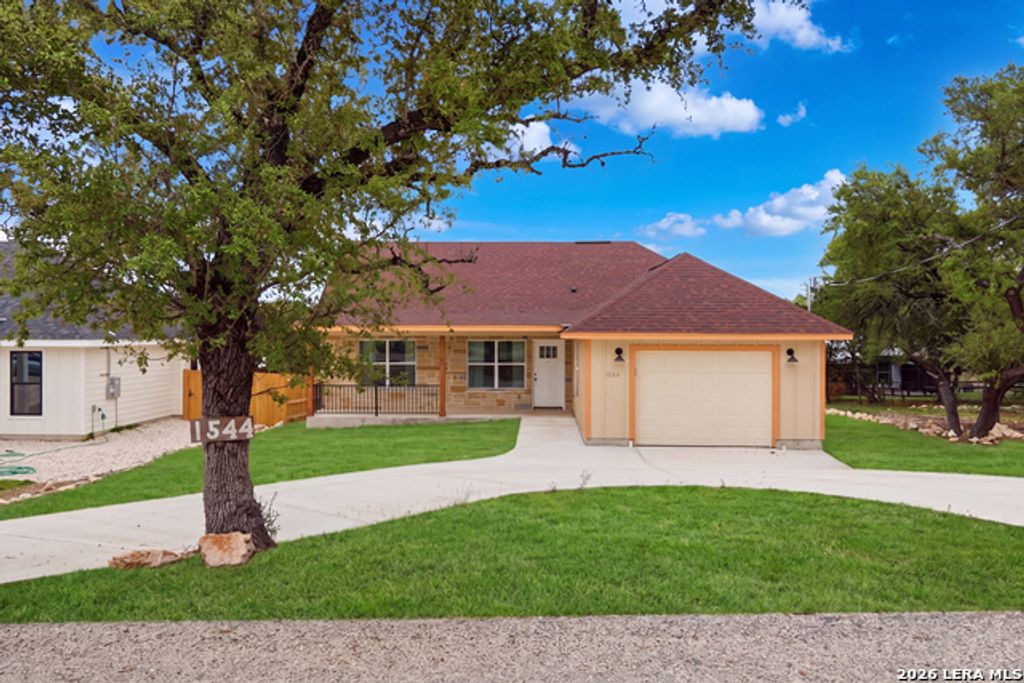 1544 Rimrock Cove, Spring Branch