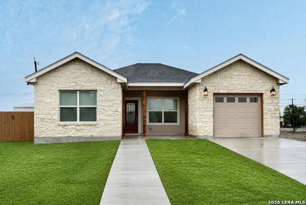 5511 Pageland Dr, Kirby