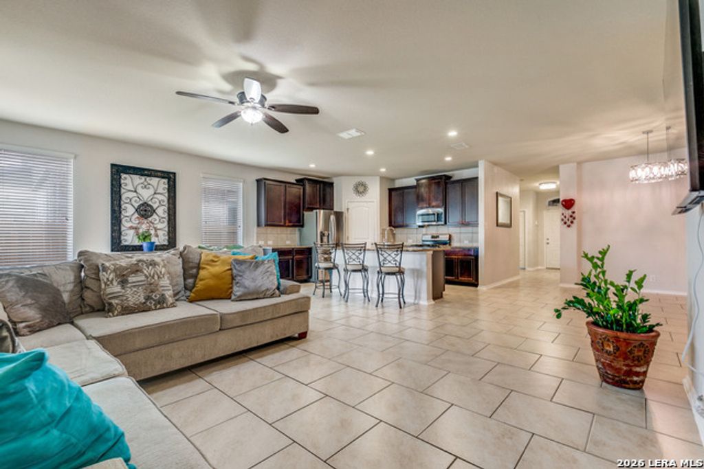 8512 Samsel Falls, San Antonio