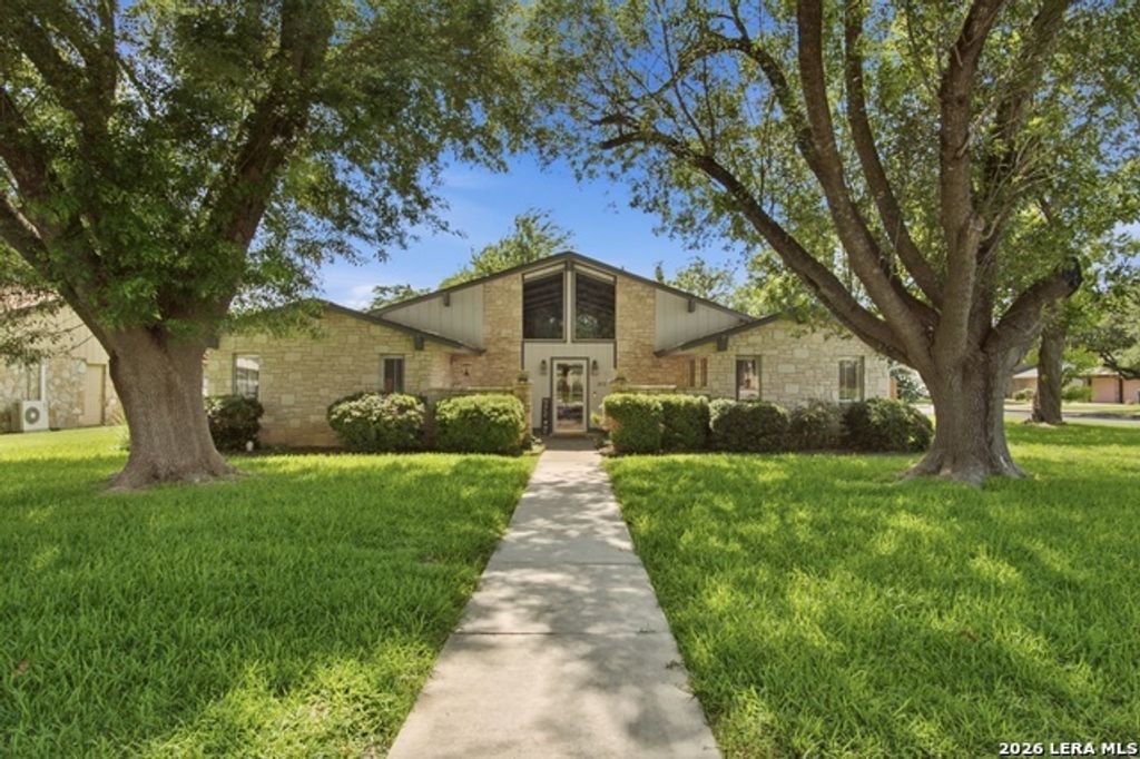 202 Azalea Trl, Boerne