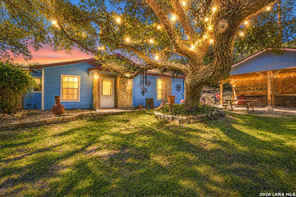 1069 Trail Pass, Canyon Lake