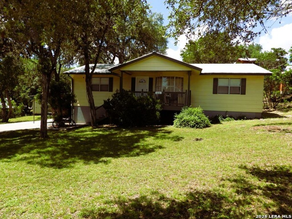 448 White Bass Dr, Lakehills