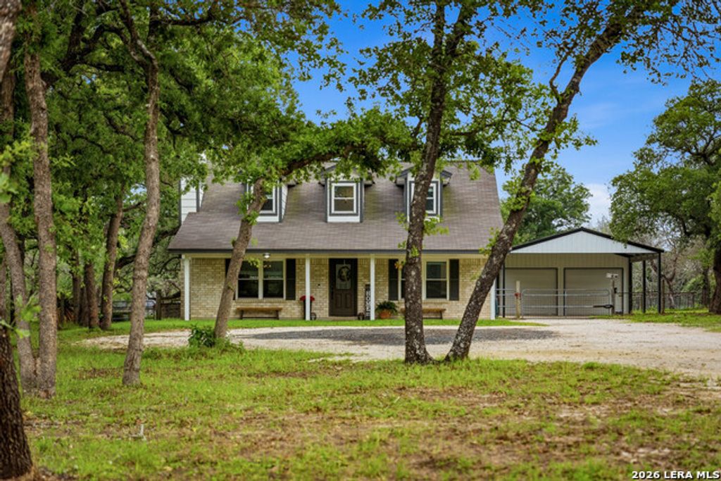 206 S Palo Alto Drive, Floresville