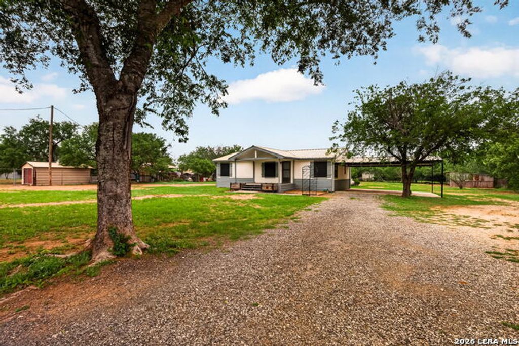 147 County Road 6841, Lytle