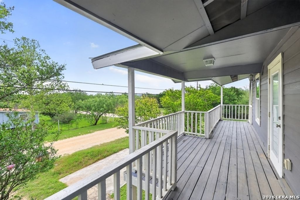 414 Medina Dr, Bandera