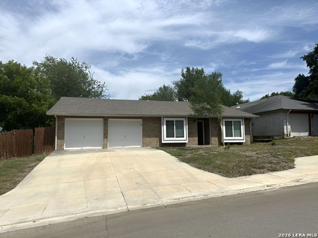 5022 Crestwood Dr, Schertz