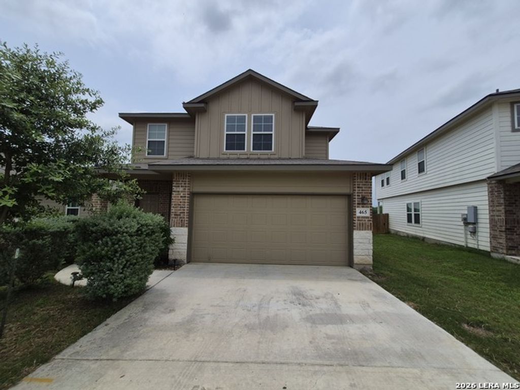 465 Middle Green Loop, Floresville