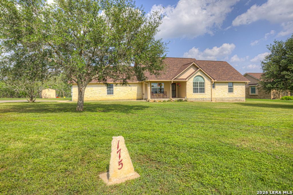 175 Creekwood Dr, Gonzales