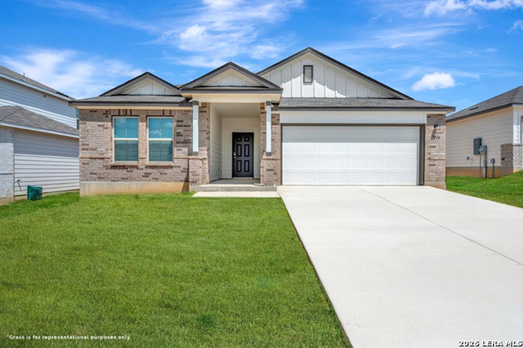 1016 Amber Lake, Seguin