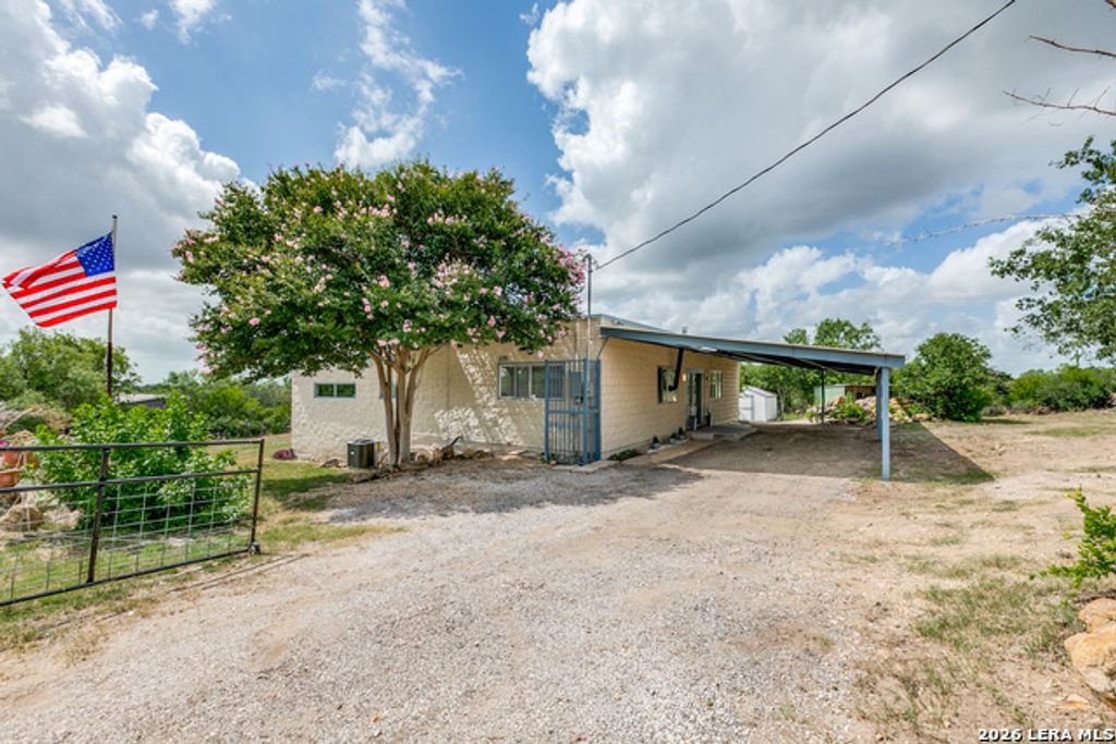 275 County Road 5634, Castroville