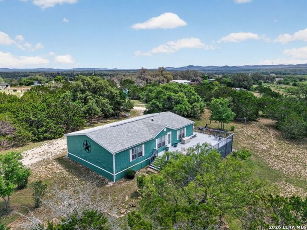 1721 Lakeshore Dr N, Bandera