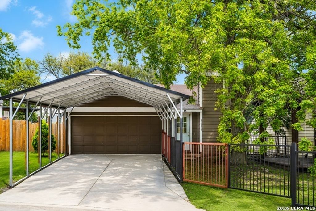 10055 Amber Field, San Antonio