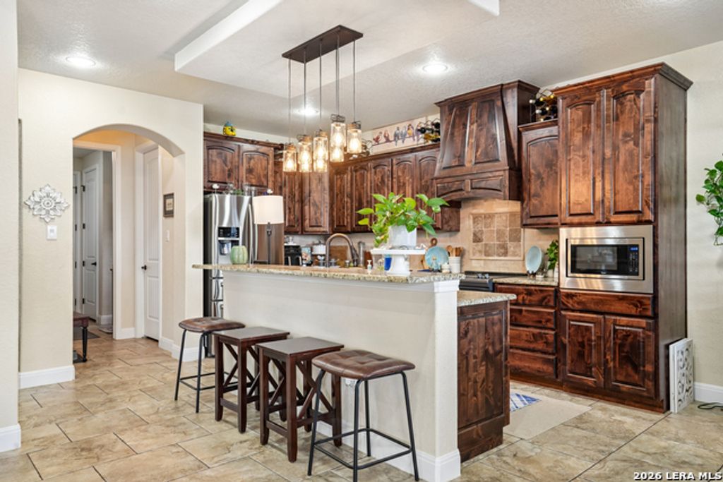 137 Fairway Dr, Floresville